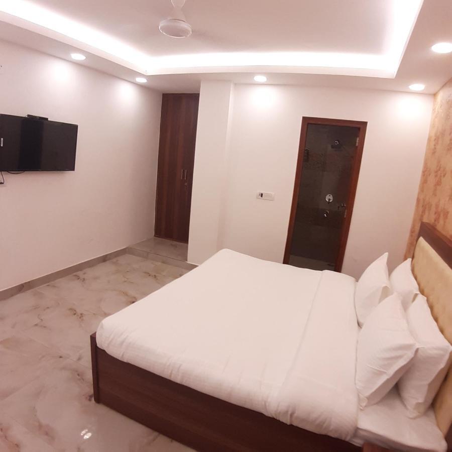 Triom Hotel Delhi  Bagian luar foto