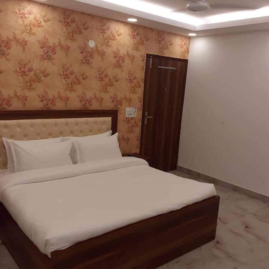 Triom Hotel Delhi  Bagian luar foto