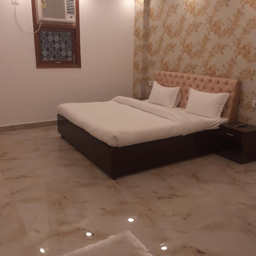 Triom Hotel Delhi  Bagian luar foto
