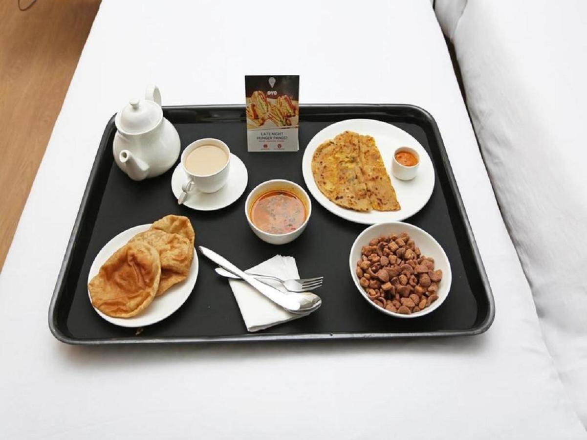 Triom Hotel Delhi  Bagian luar foto